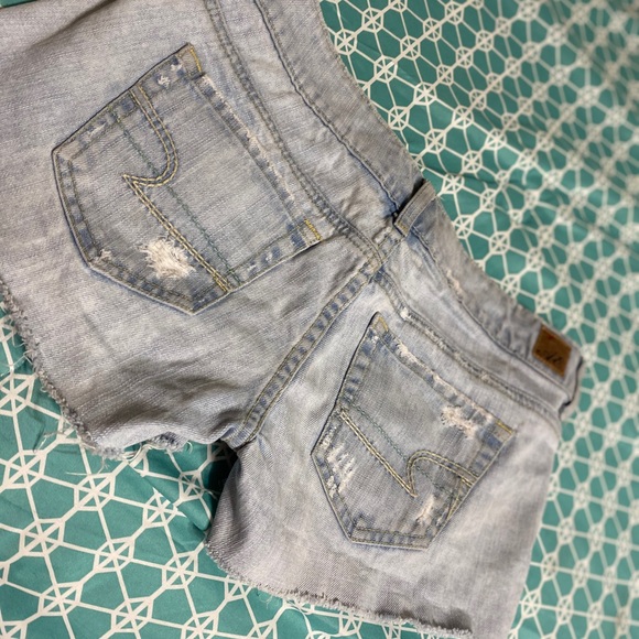 American Eagle cutoff shorts sz 4 EUC - Picture 5 of 9
